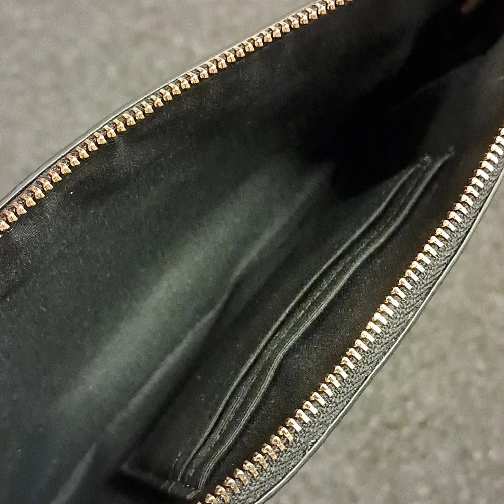 Coach Corner Zip Large Crossgrain Leather Wristlet Black & Gold Zipper